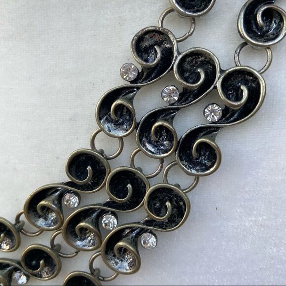 Dramatic serpentine rhinestone studded necklace - Picture 3 of 8